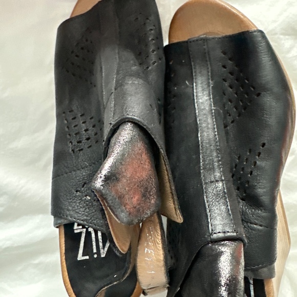 Shoes - Picture 5 of 8